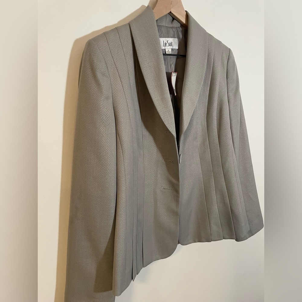 Le Suit Blazer Jacket Gray Silver Women’s Size 8 Professional Career Pleating - Picture 9 of 14